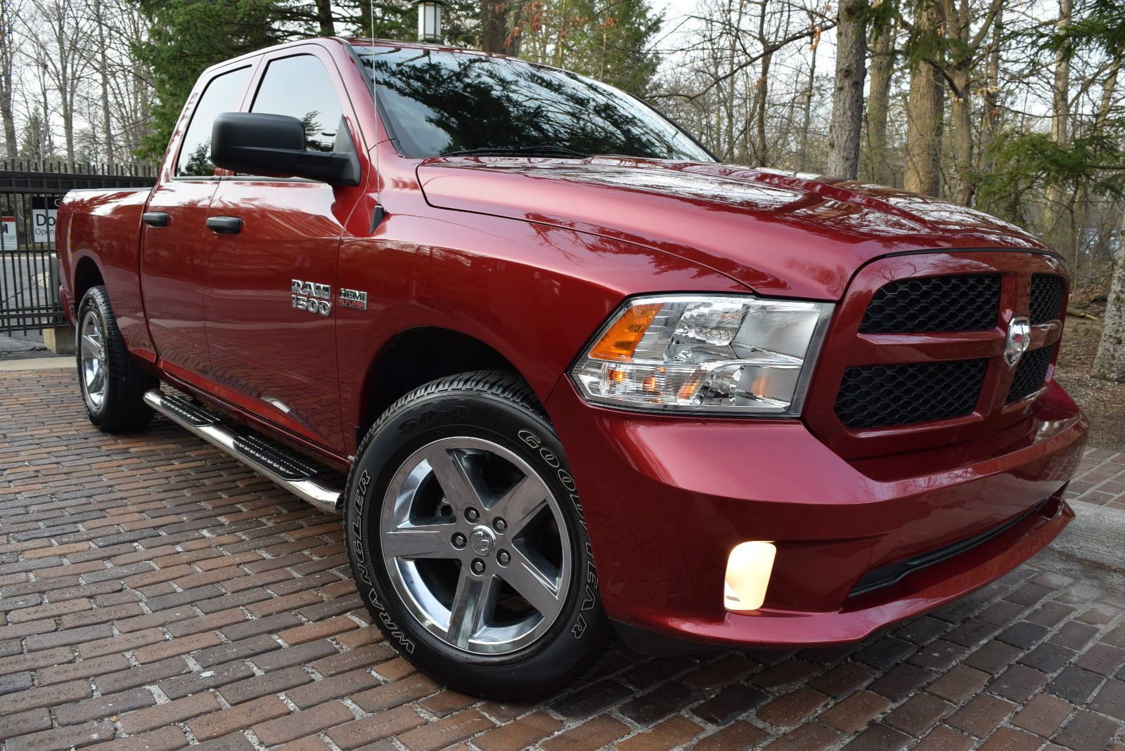 2015 Ram 1500 ST CREW CAB Edition Hemi Powered For Sale