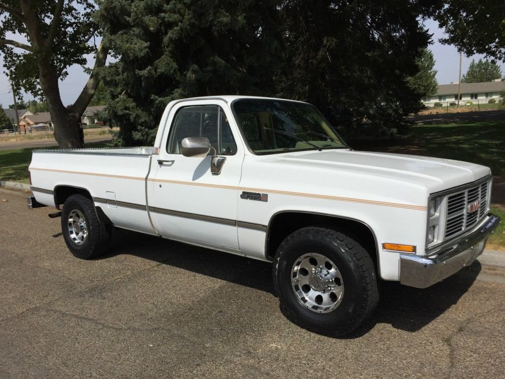 1985 GMC Sierra Classic 2500 Camper