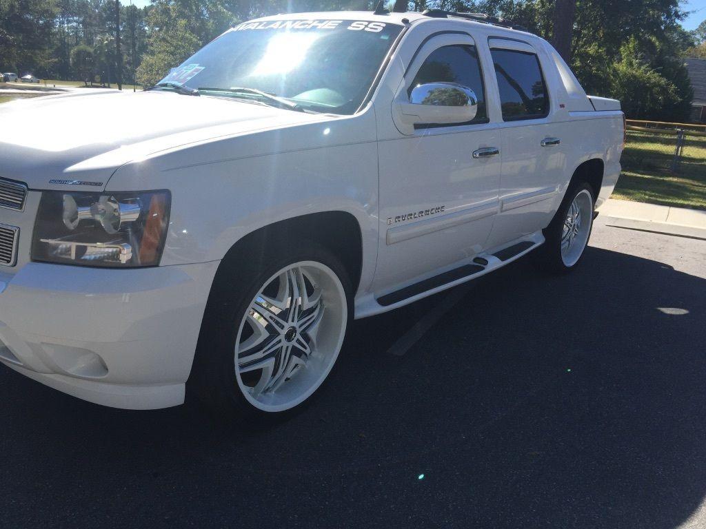 2008 Avalanche SS from Southern Luxury Coach Fully Loaded 4×4 Lamborghini Rims