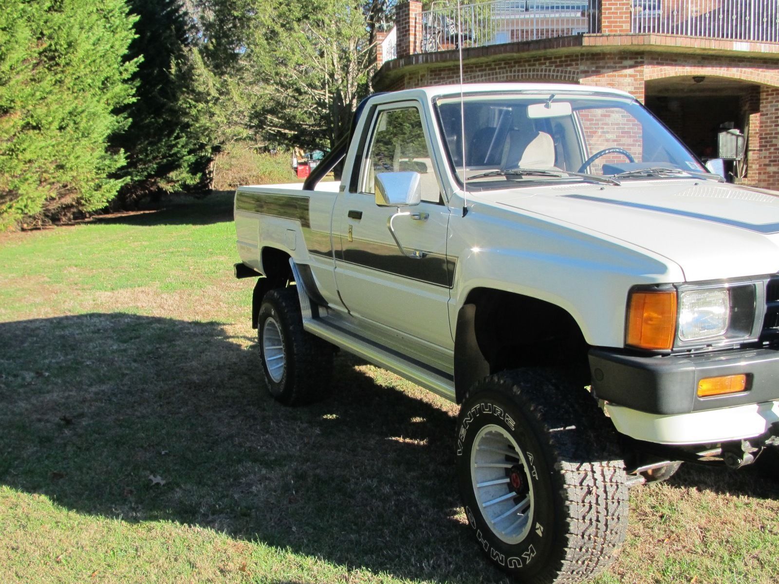 Авито пикап новые. Toyota Pickup. Тойота пикап 1985. Тойота тундра 1985. Toyota 1985 Pickup back.