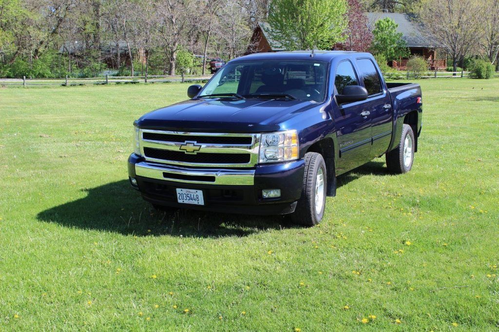 Well maintained 2011 Chevrolet C/K Pickup 1500 LT