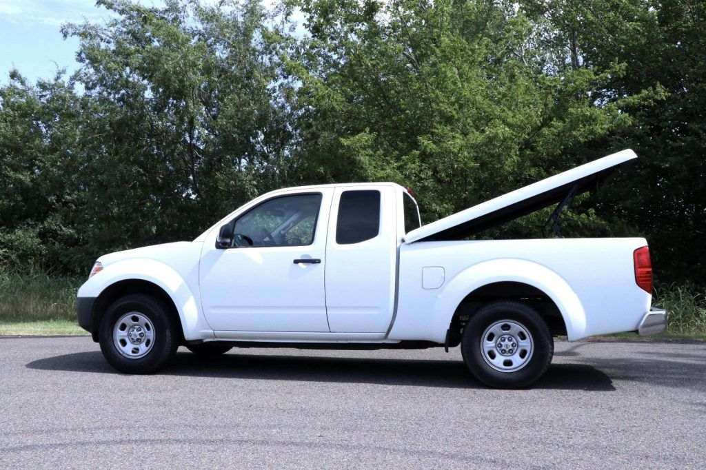 great condition 2013 Nissan Frontier pickup
