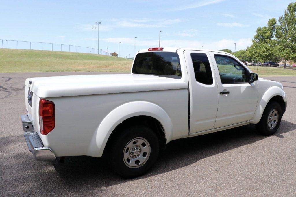 great condition 2013 Nissan Frontier pickup