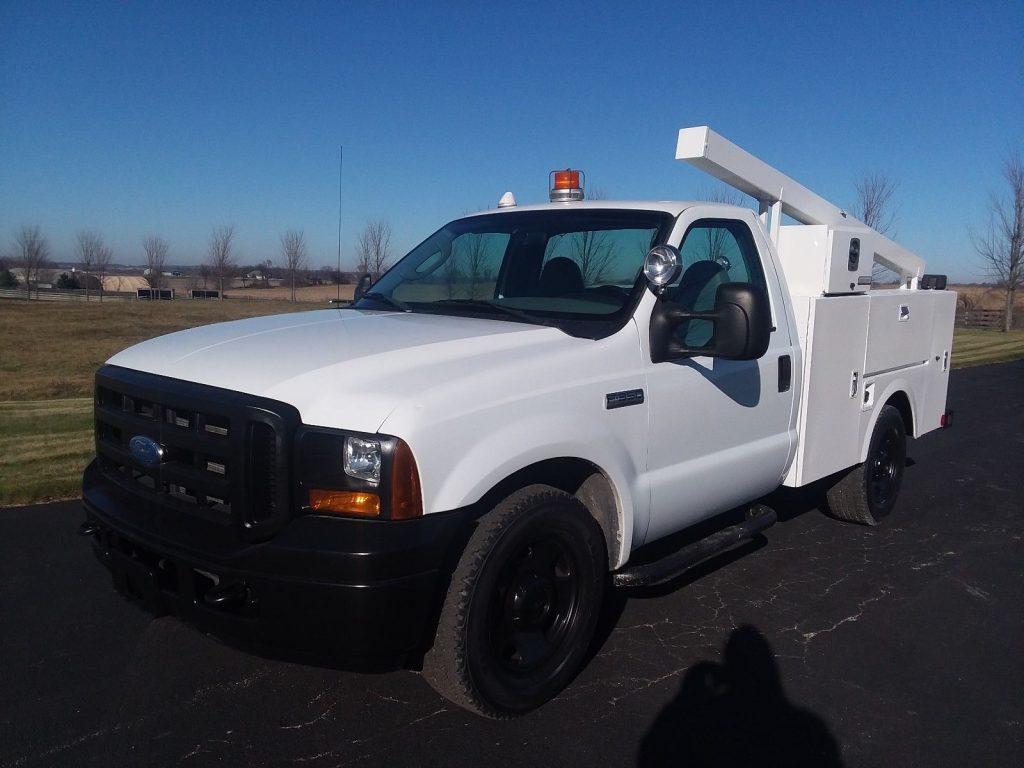 reliable worker 2007 Ford F 350 XL Super Duty Utility Service Truck pickup