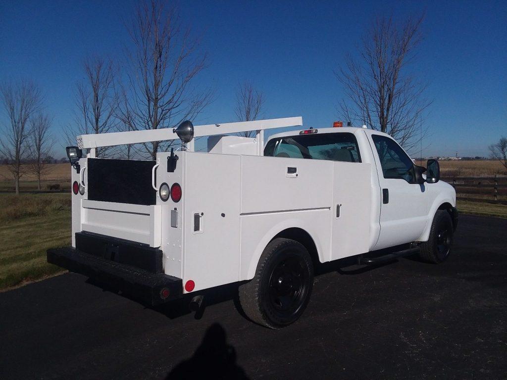 reliable worker 2007 Ford F 350 XL Super Duty Utility Service Truck pickup