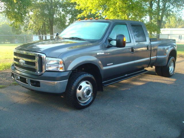 great driver 2005 Ford F 350 LARIAT pickup
