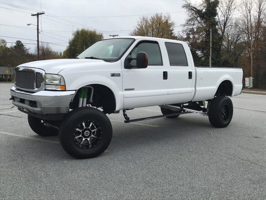 lifted 2003 Ford F 350 XLT pickup