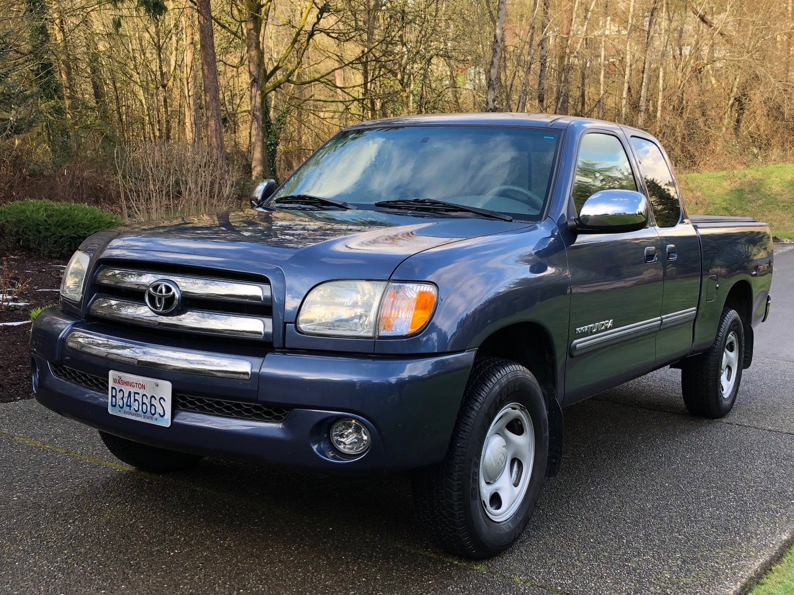 very low miles 2004 Toyota Tundra sr5 pickup for sale