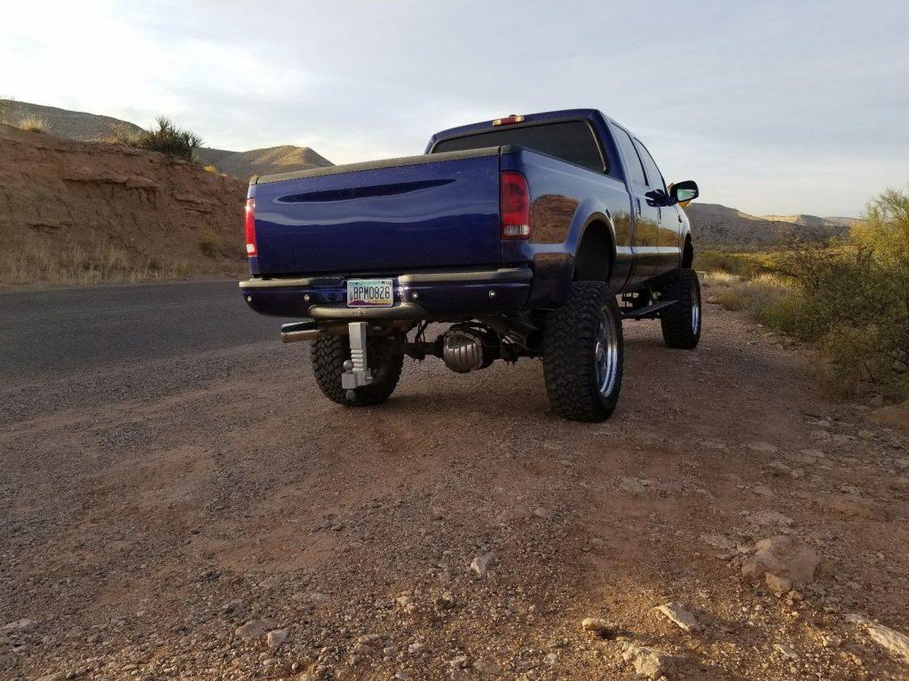 lifted 2003 Ford F 250 XLT pickup
