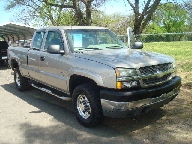 well equipped 2003 Chevrolet Silverado 2500 LS pickup