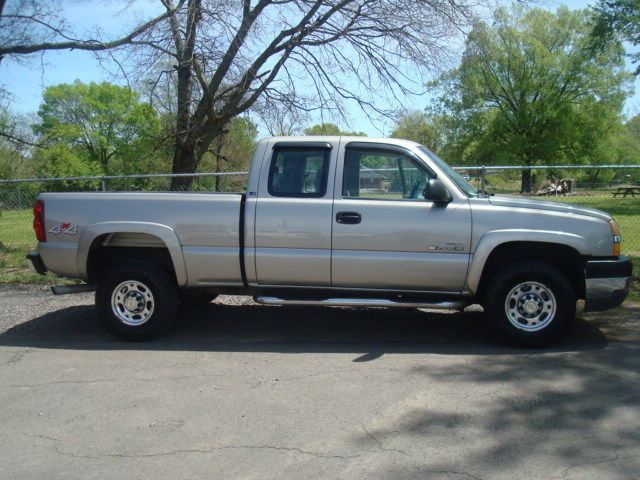well equipped 2003 Chevrolet Silverado 2500 LS pickup
