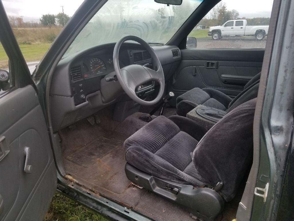 damaged 1990 Toyota Pickup pickup