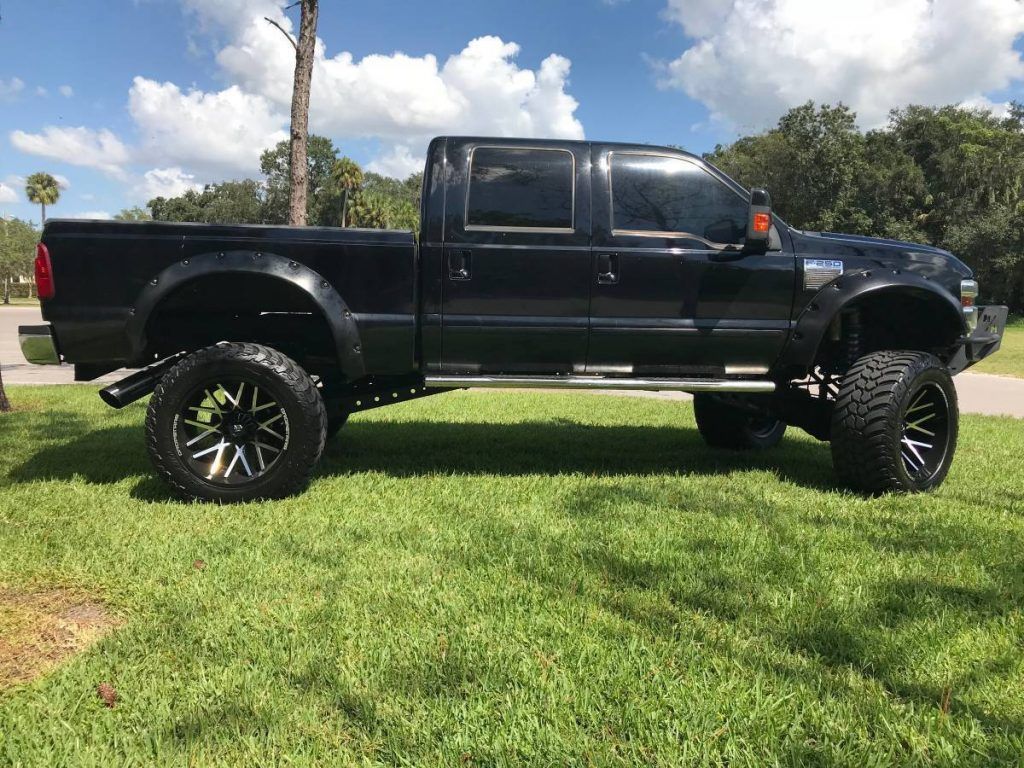 lifted 2008 Ford F 250 FX4 pickup