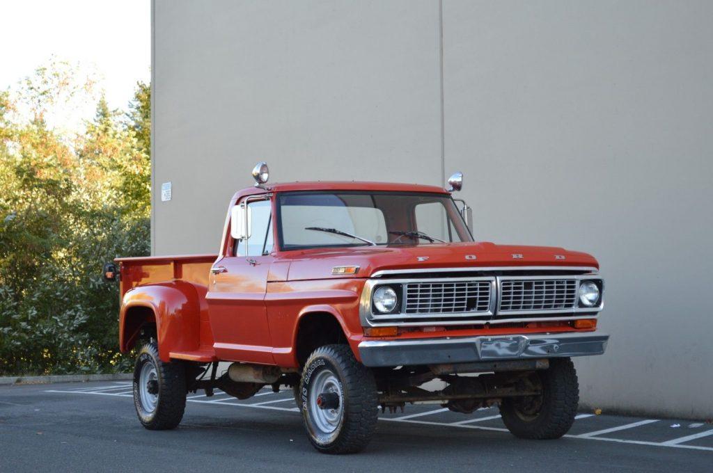 lifted 1970 Ford F 250 pickup