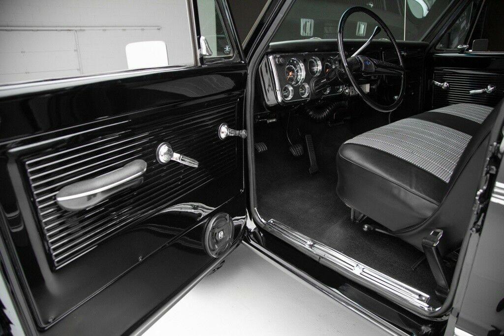 Black beauty 1972 Chevrolet K10 Pickup