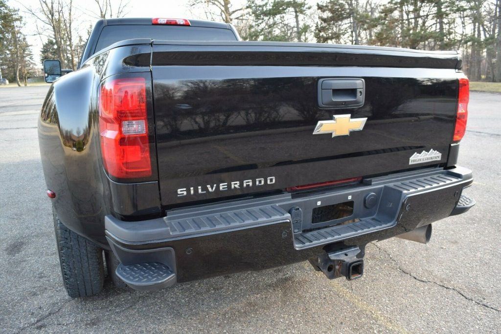 strong 2016 Chevrolet Silverado 3500 pickup