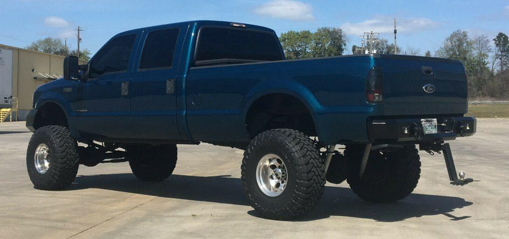 well modified 2000 Ford F 350 XLT pickup