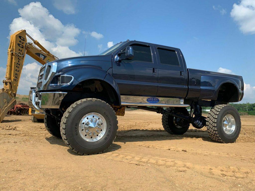 well customized 2000 Ford F750 Super duty Pickup