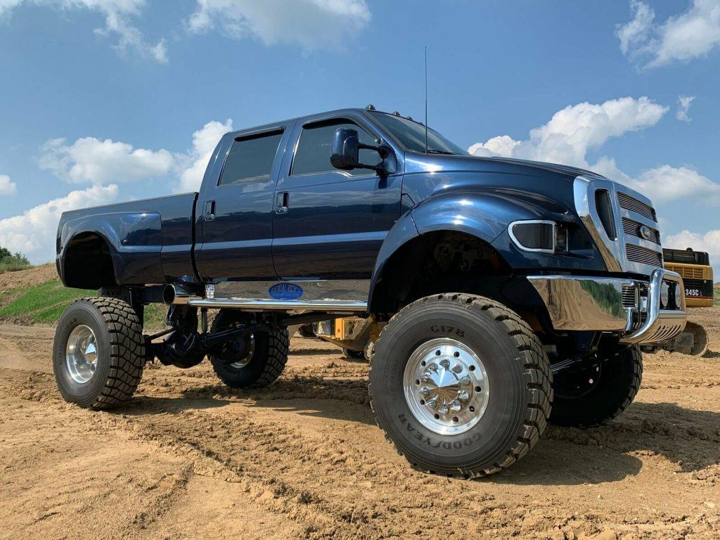 well customized 2000 Ford F750 Super duty Pickup