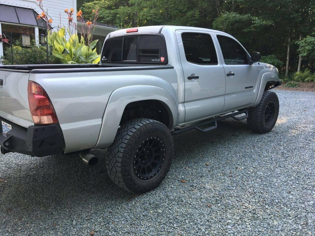 well modified 2007 Toyota Tacoma Double Cab pickup