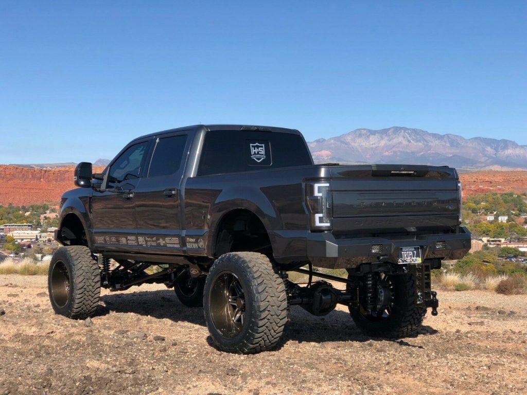 well modified 2017 Ford F 350 Platinum pickup