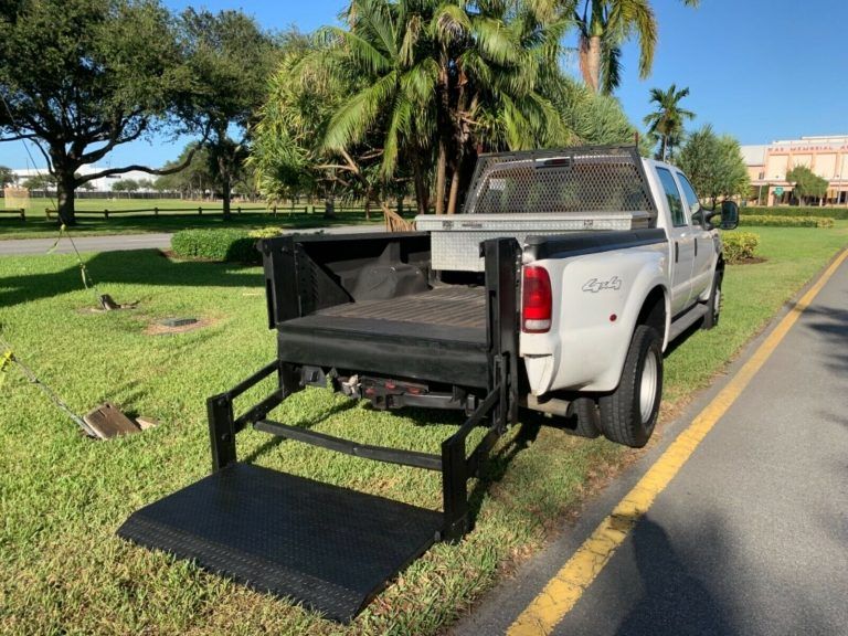 lift gate 2005 Ford F 350 LARIAT pickup for sale