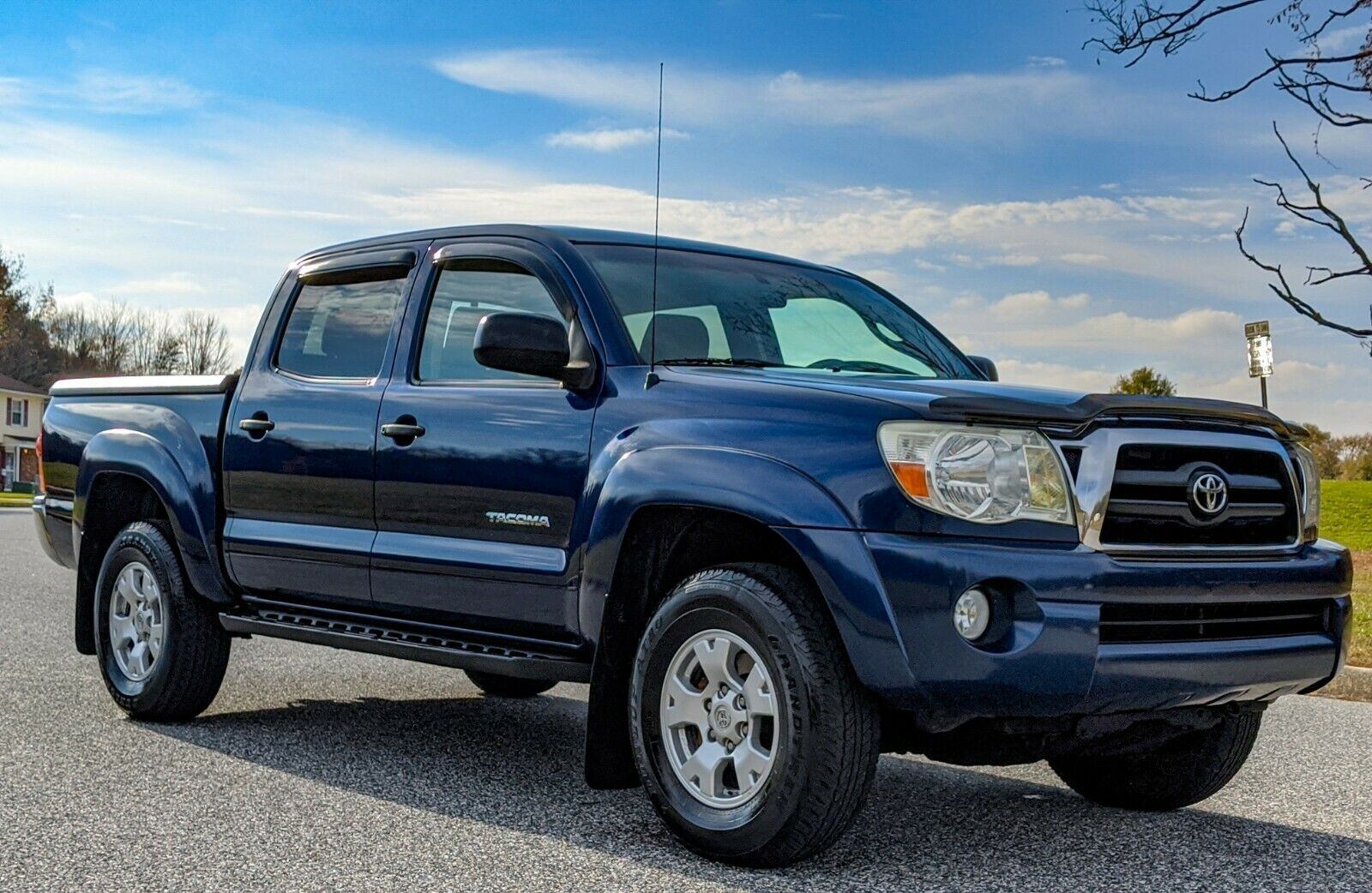 well maintained 2006 Toyota Tacoma pickup for sale