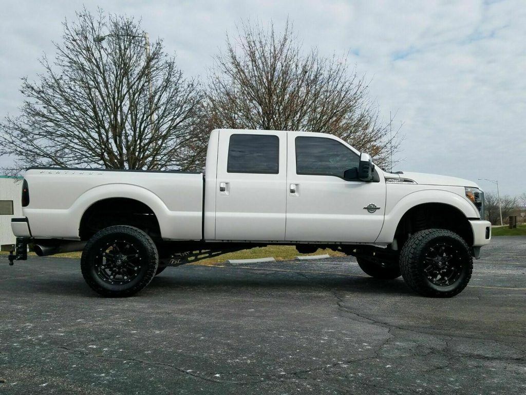 detailed 2013 Ford F 250 Platinum offroad