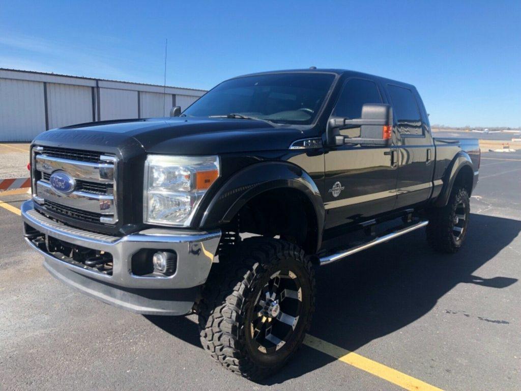 fully loaded 2015 Ford F 350 Lariat 4×4 pickup