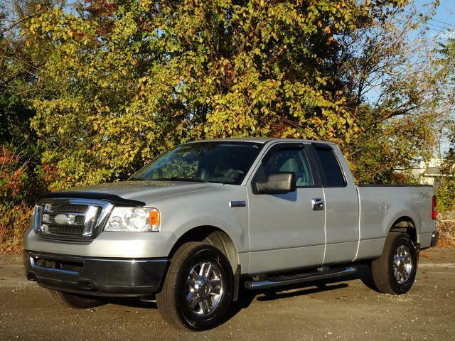 very clean 2007 Ford F 150 XLT pickup