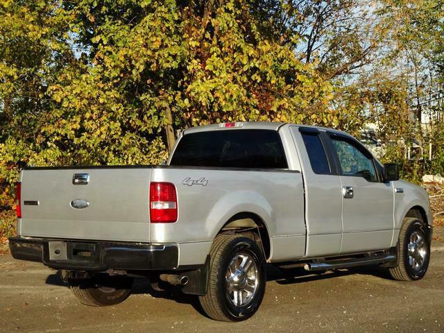 very clean 2007 Ford F 150 XLT pickup