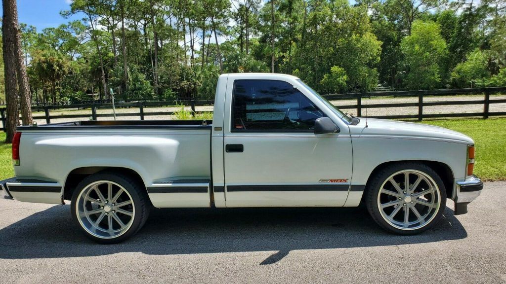 1992 Chevrolet C1500 pickup [very clean and straight truck]