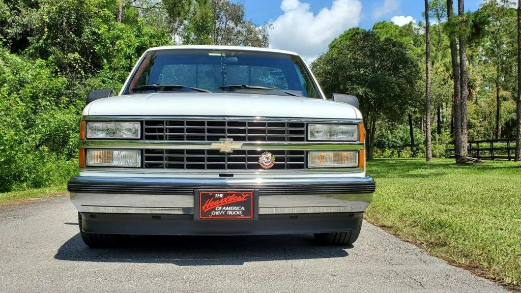 1992 Chevrolet C1500 pickup [very clean and straight truck]
