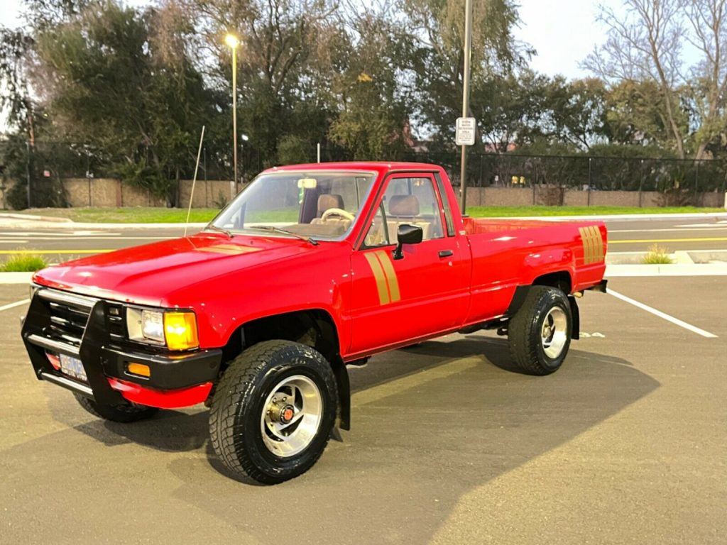1985 Toyota Pickup RN65 DLX [well maintained]
