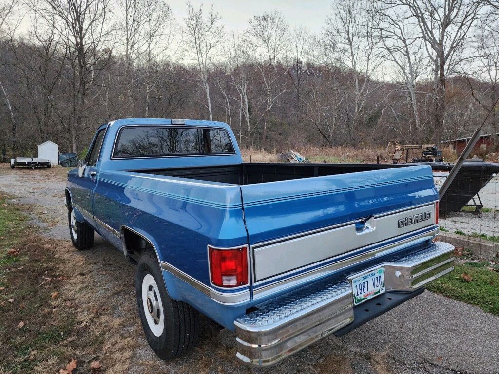 1987 Chevrolet V20 Full Size 3/4 Ton 4WD Square body pickup