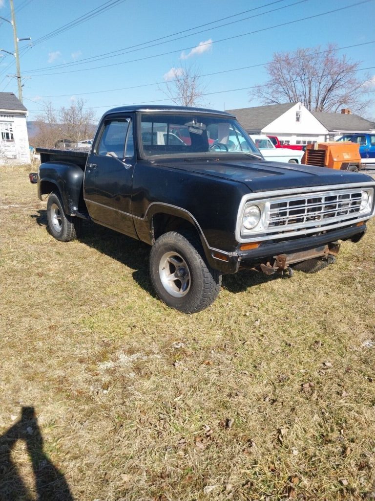 1975 Dodge Power Wagon W100 Pickup 4X4 step side short bed