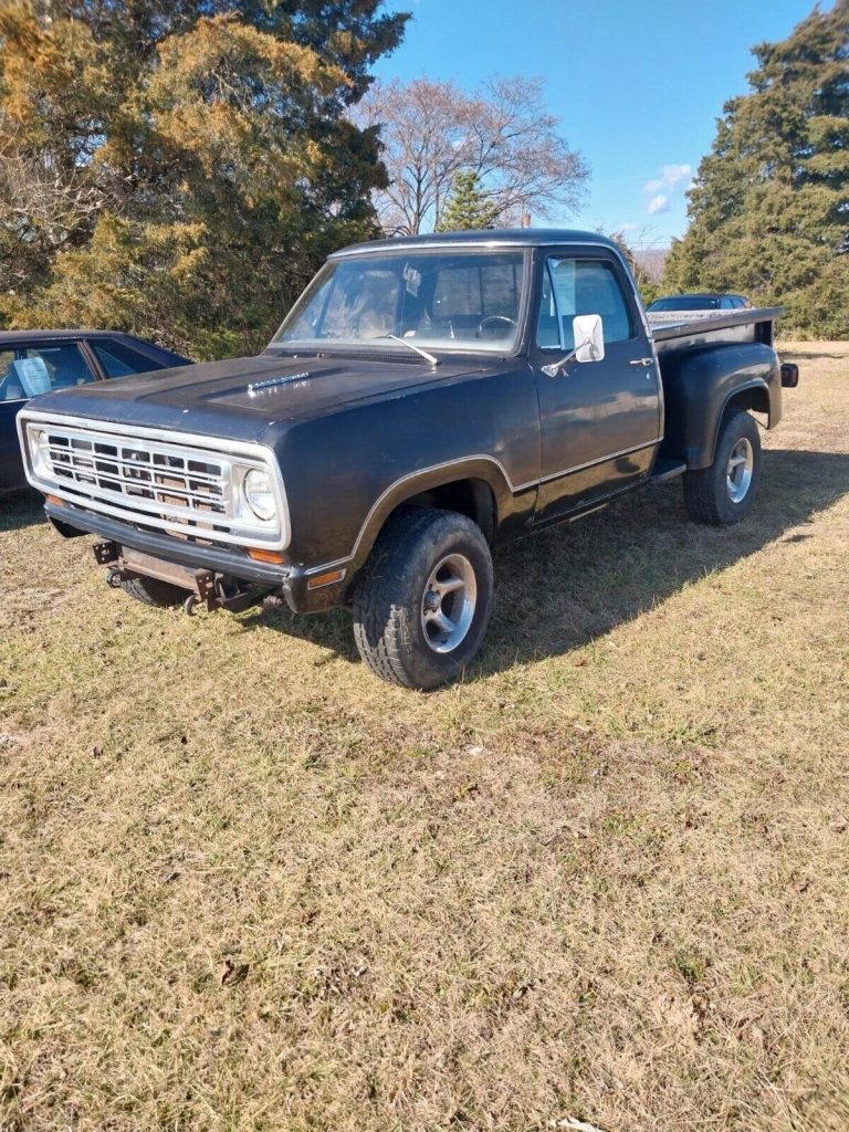 1975 Dodge Power Wagon W100 Pickup 4X4 step side short bed