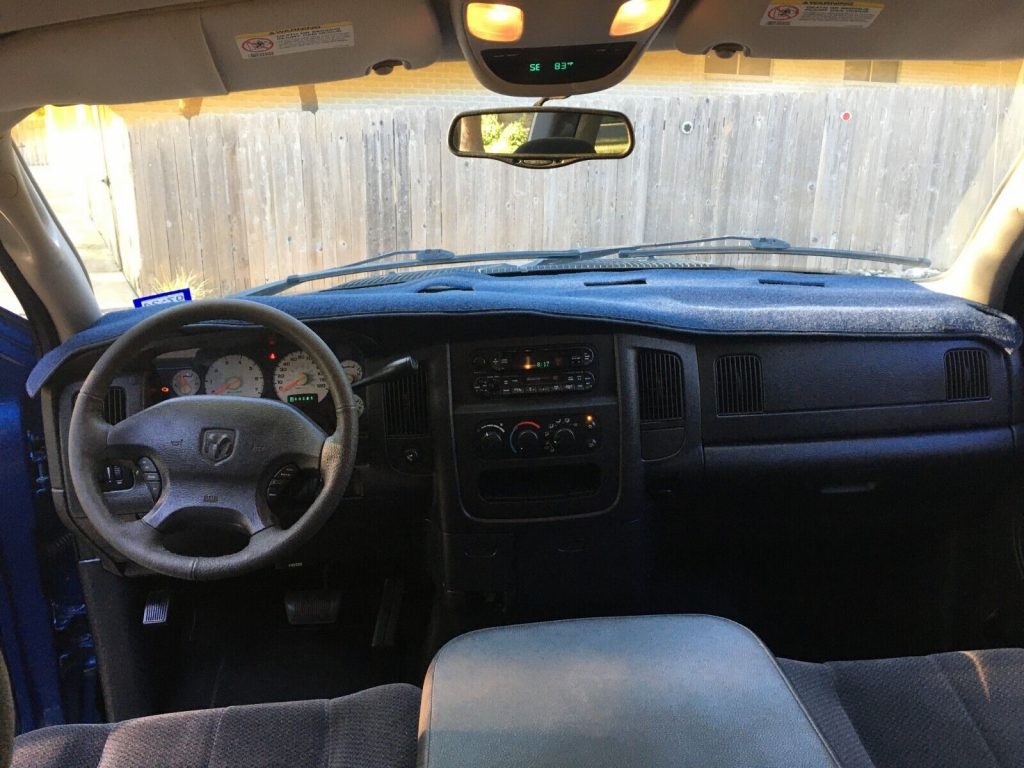 2002 Dodge Ram 1500 pickup [minor dents]