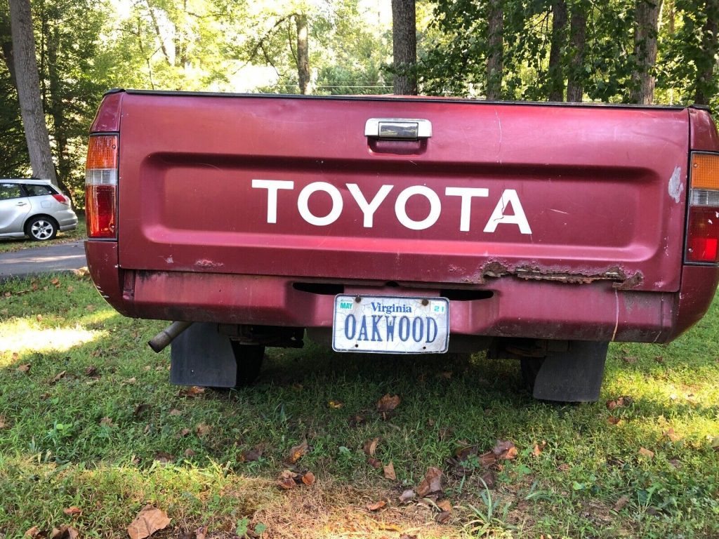 1990 Toyota Hilux Pickup Deluxe