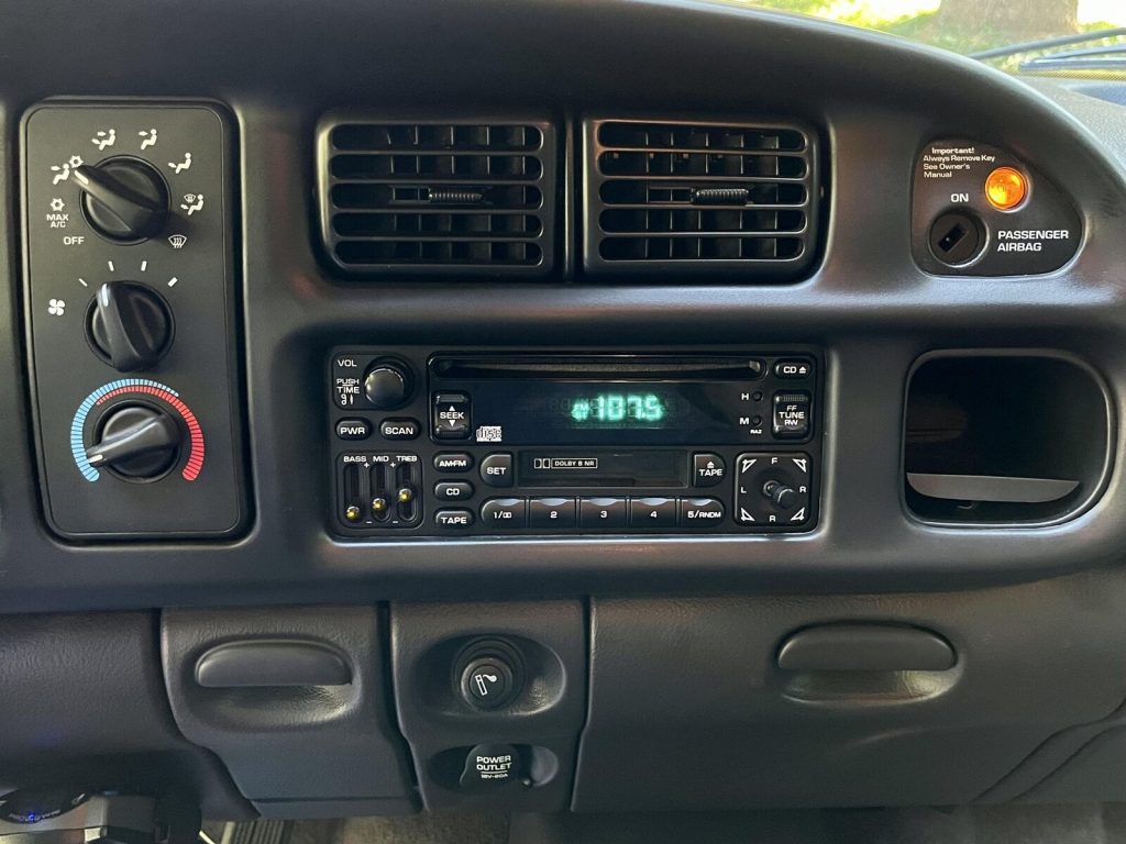 2002 Dodge RAm 3500 4X4 QUAD CAB Dually 5.9L 24-Valve Cummins Diesel 130k Miles