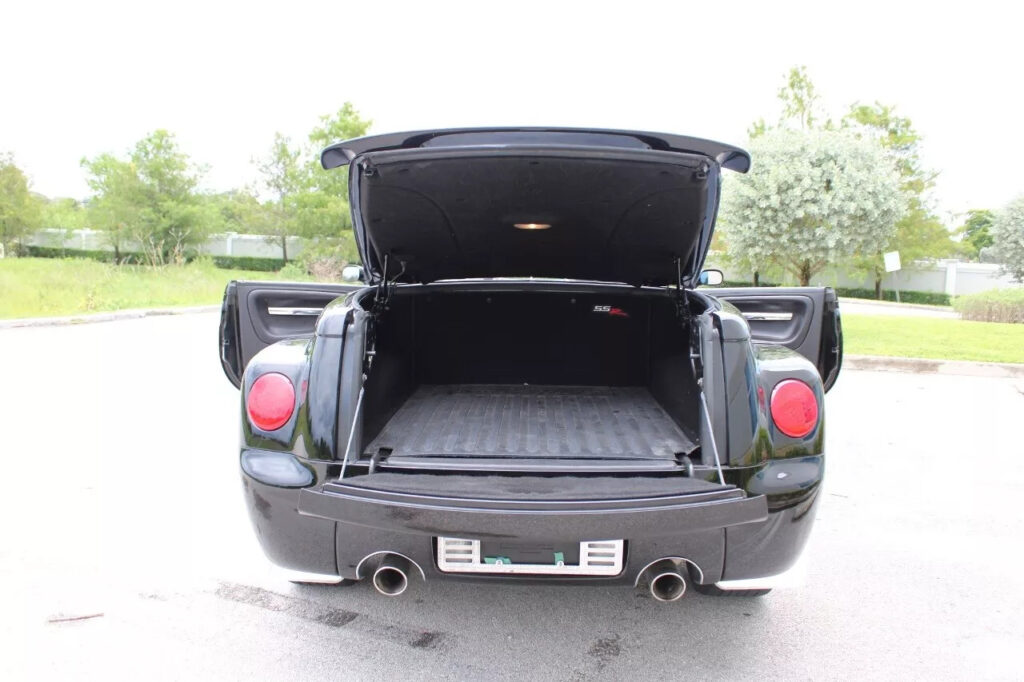 Black 2006 Chevrolet SSR LS2 6.0 Liter