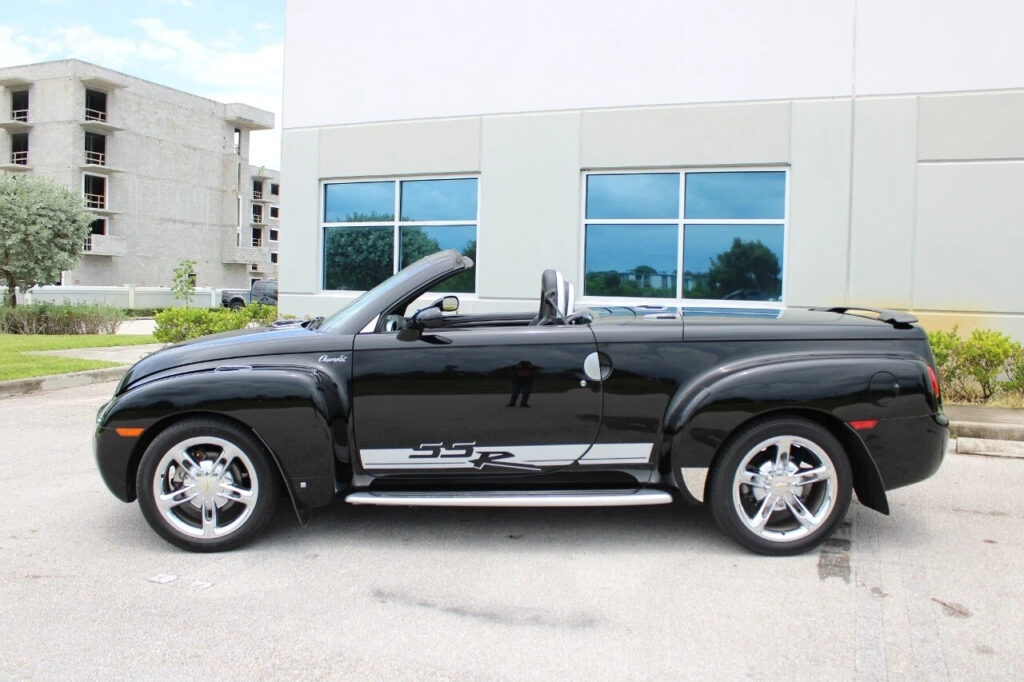 Black 2006 Chevrolet SSR LS2 6.0 Liter