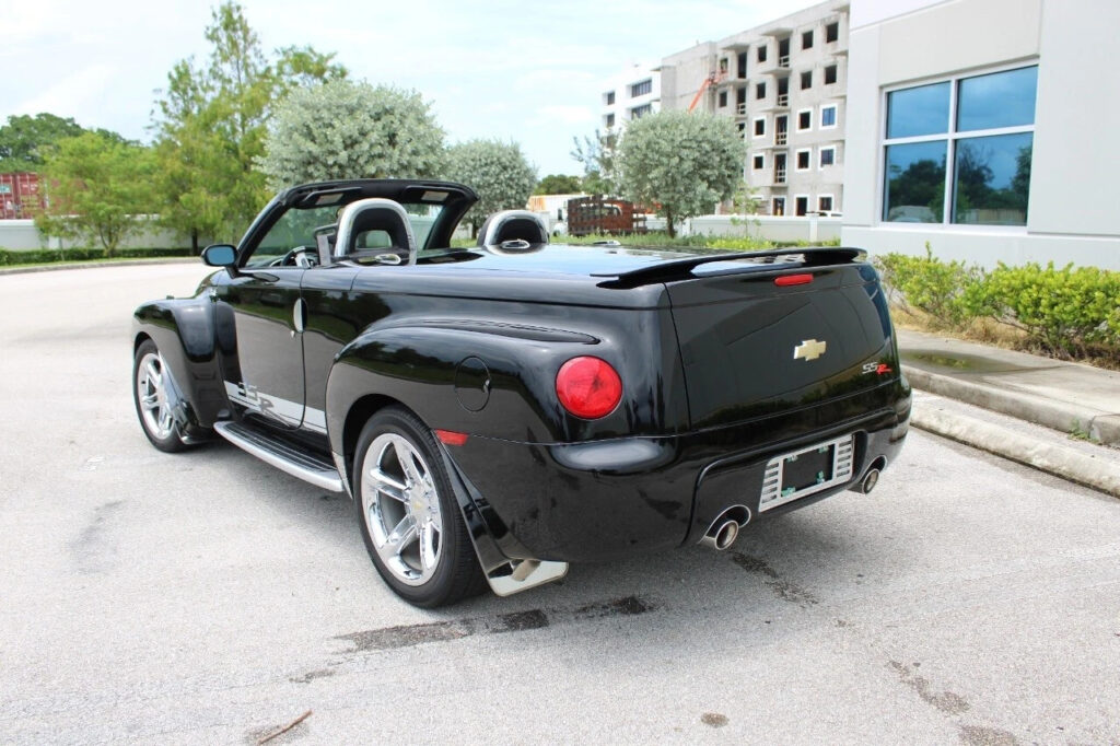 Black 2006 Chevrolet SSR LS2 6.0 Liter