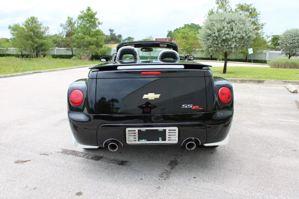 Black 2006 Chevrolet SSR LS2 6.0 Liter