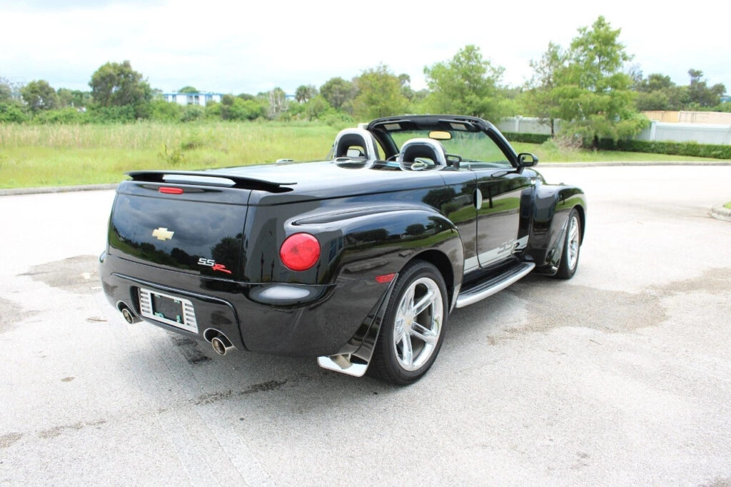 Black 2006 Chevrolet SSR LS2 6.0 Liter