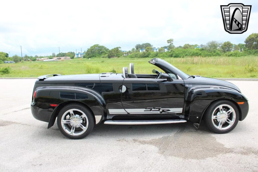 Black 2006 Chevrolet SSR LS2 6.0 Liter