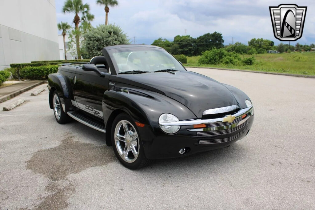 Black 2006 Chevrolet SSR LS2 6.0 Liter