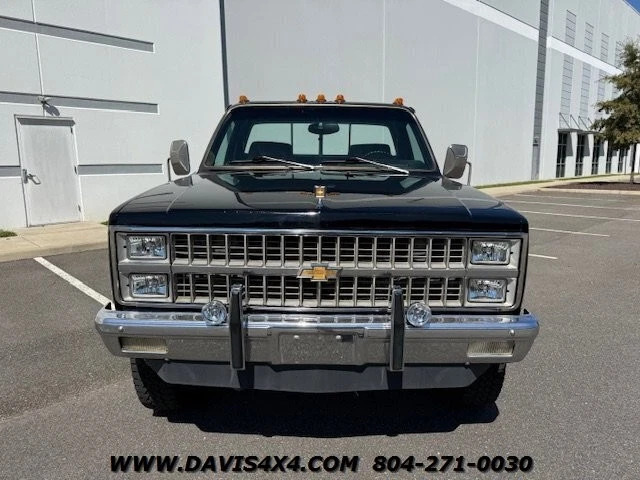 1981 Chevrolet K30 Silverado 4×4 Squarebody Pickup