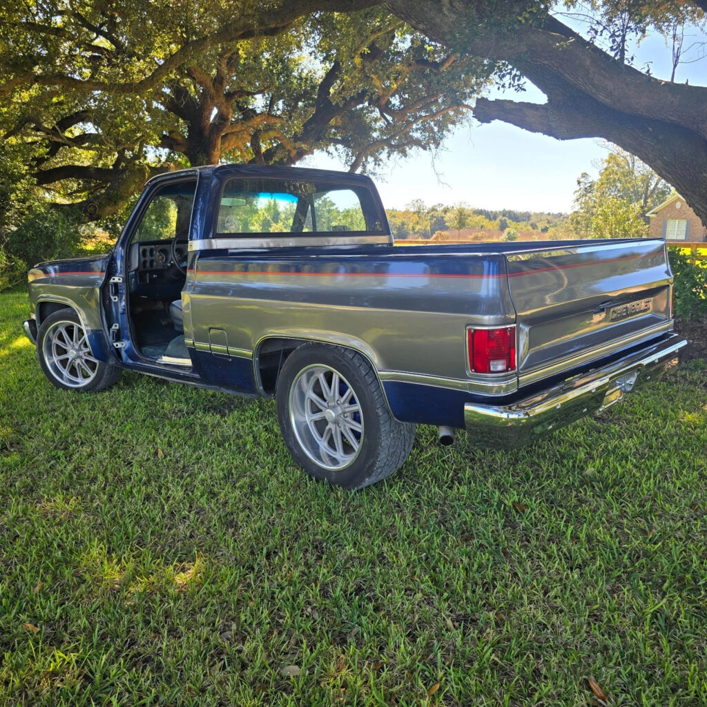 1987 Chevrolet C-10 short box truck