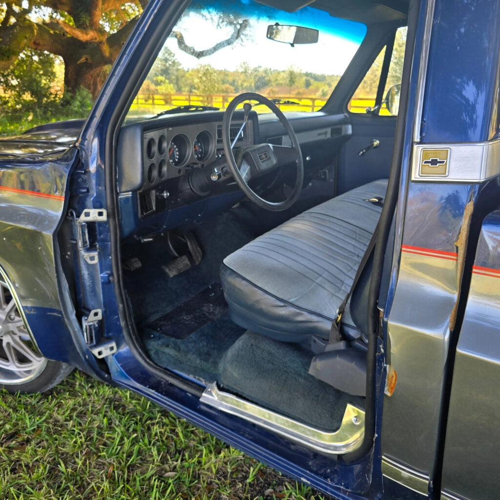 1987 Chevrolet C-10 short box truck